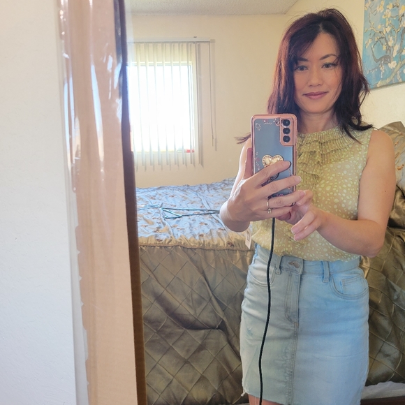 Annie Klein Ruffled button up tank top - Picture 4 of 4